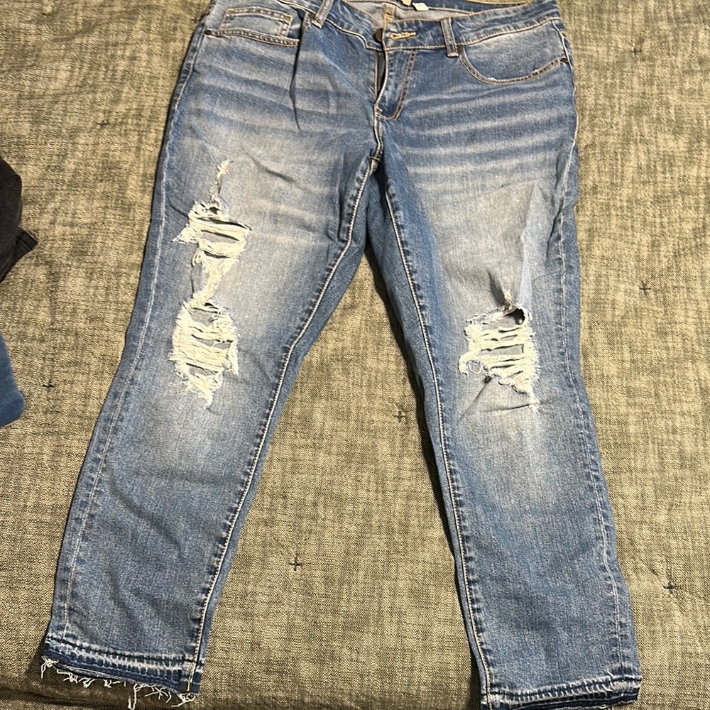 BKE Blue Ankle Cropped Distressed Jeans